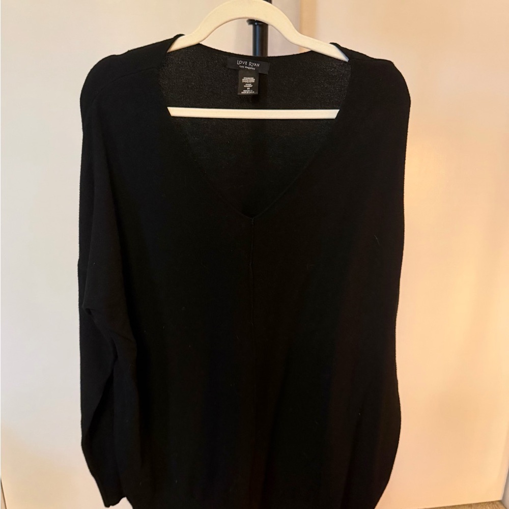 Love Tree Women's Elegant Black V-Neck Sweater